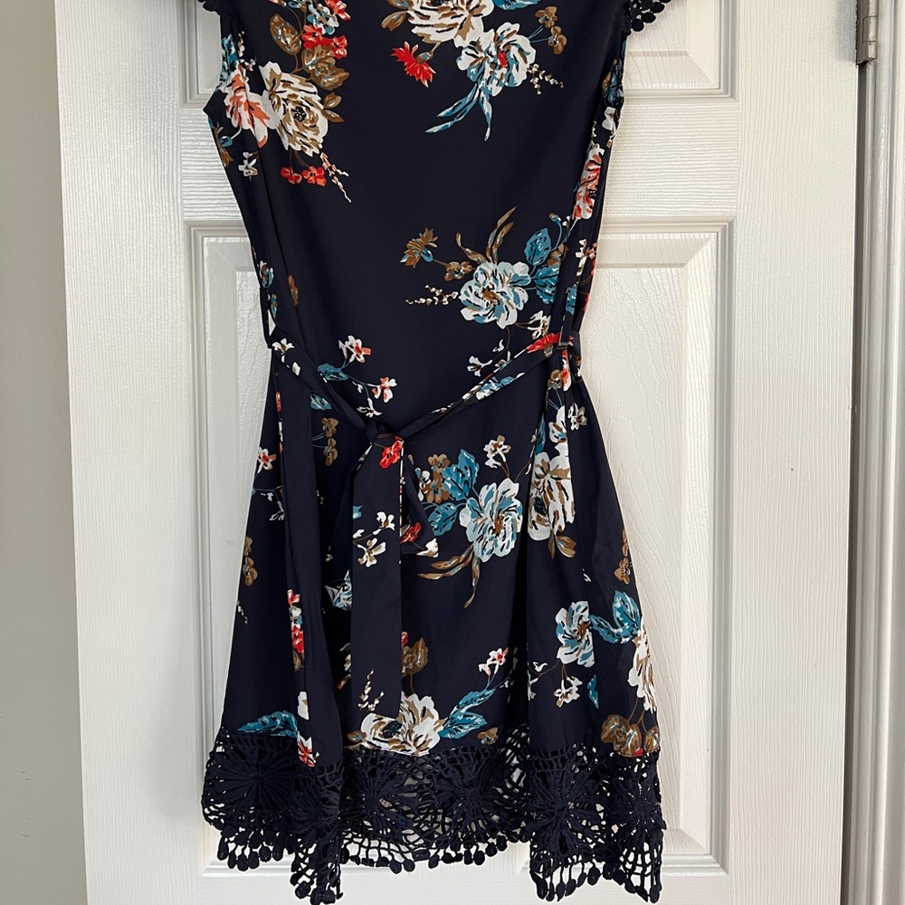 NWOT SHEIN Dress Size Small Navy Blue Tie Belt Floral Lace Crochet V-Neck Flowy - Picture 7 of 15